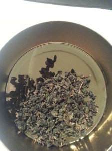 Osmanthus Oolong tea, rolled leaves